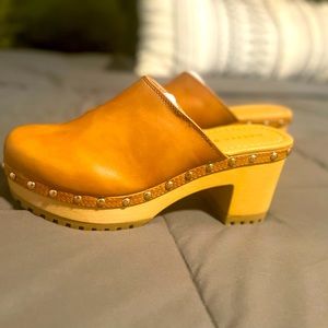 Madden Girl Clogs